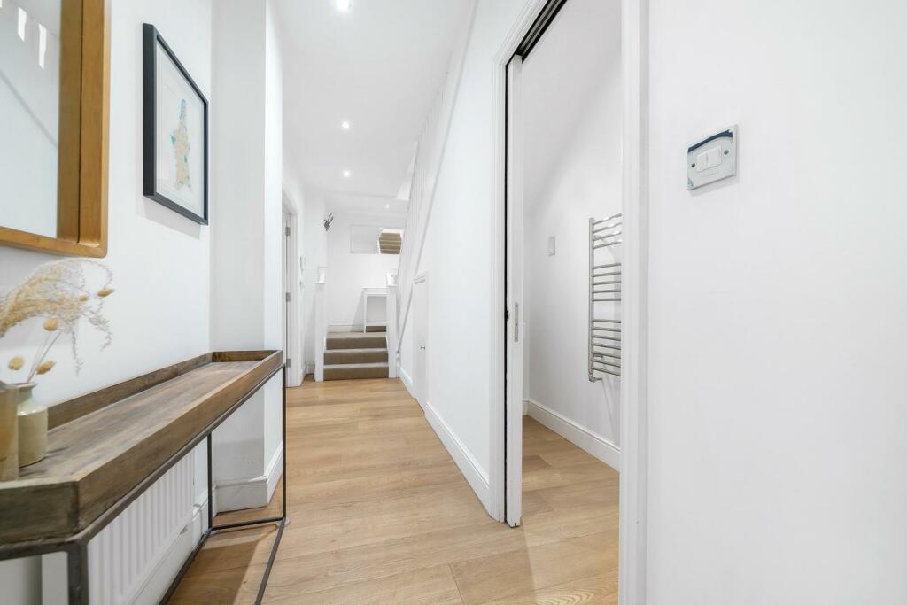 Hallway (2).jpg