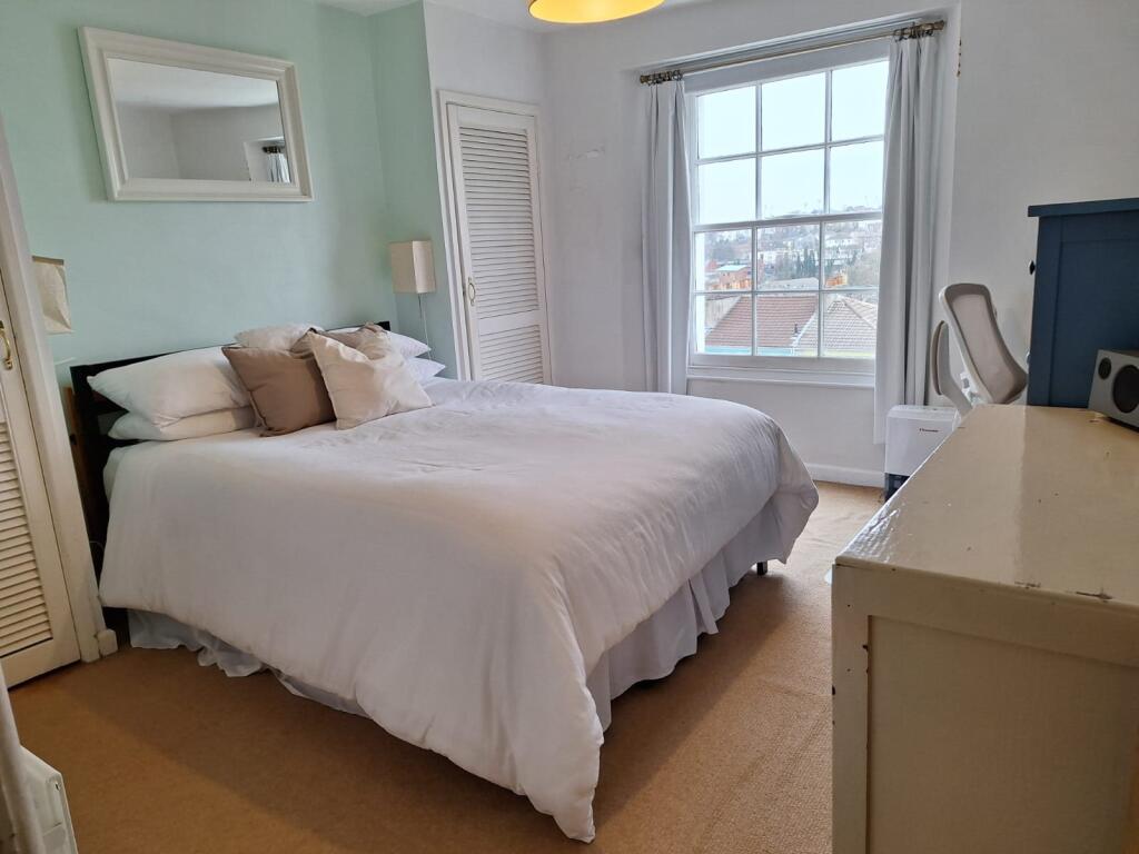 16FM BEDROOM