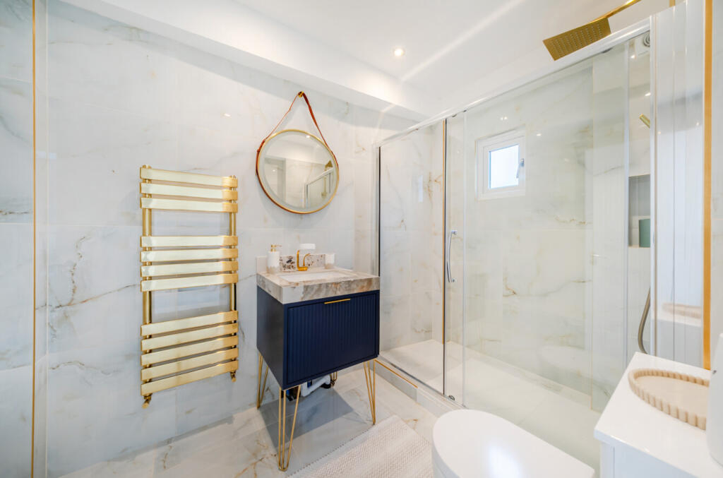 1364100-12-68e7c4...