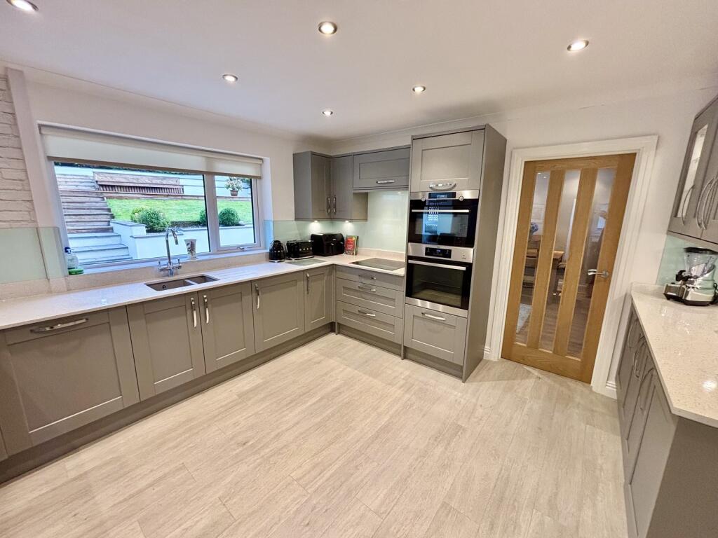 Kitchen / Breakfast Room