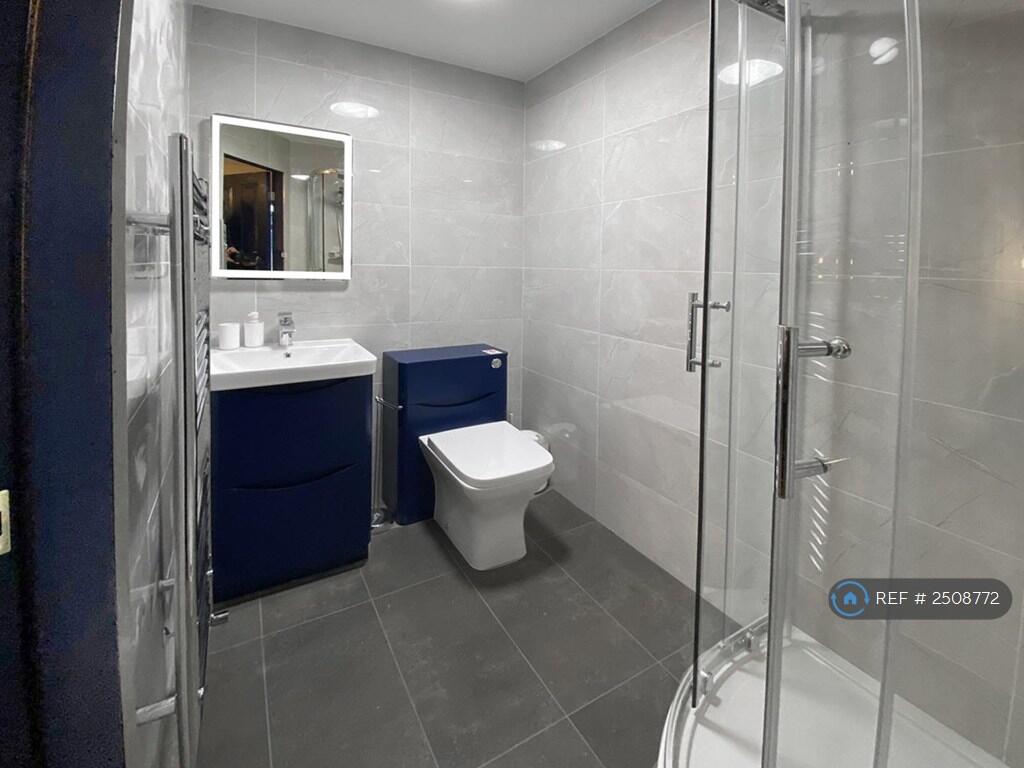 Bedroom 4 Ensuite 