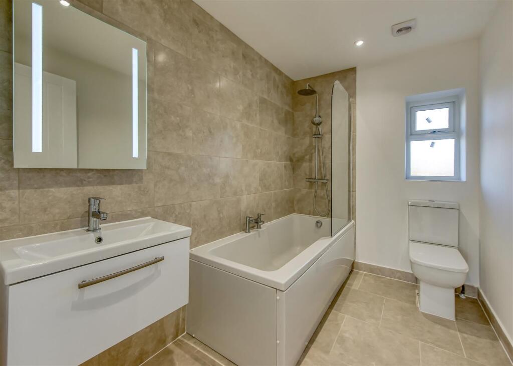 3 Yew Tree Lane-bathroom.jpg