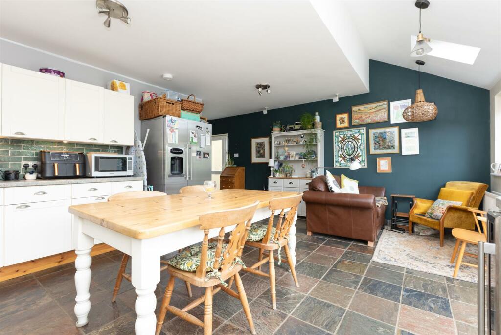 Kitchen/Breakfast Room