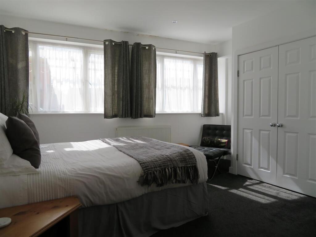 247 Milton Bed2.JPG