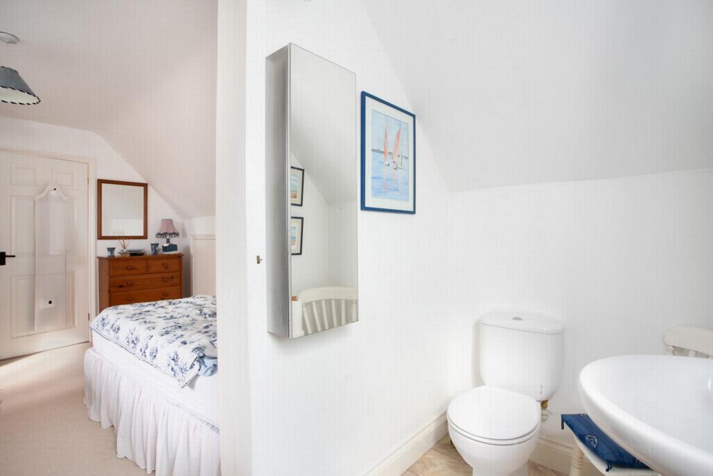 En-suite shower rm