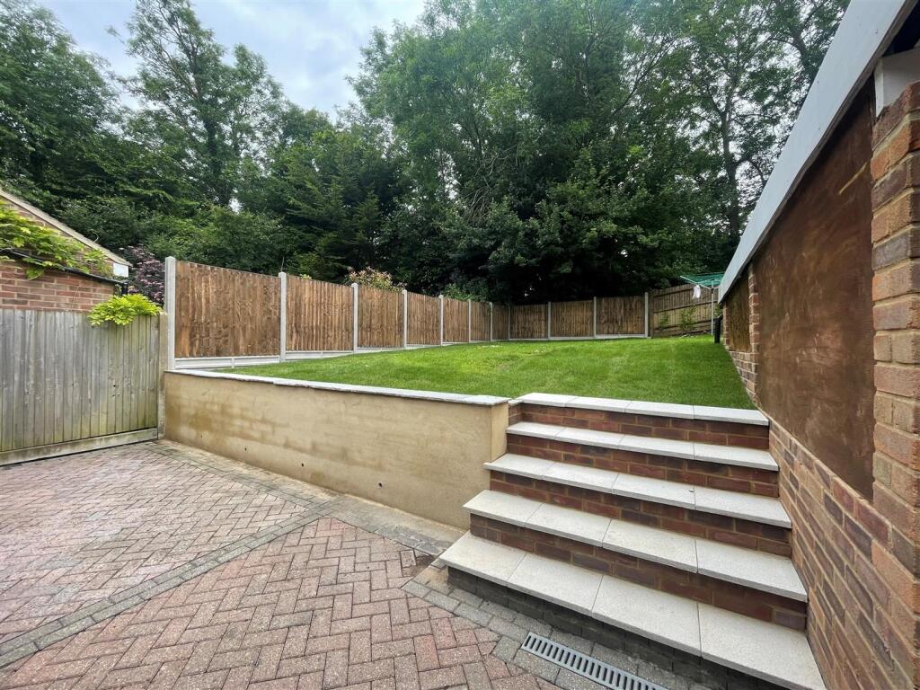 Patio and Steps up to Garden.jpg