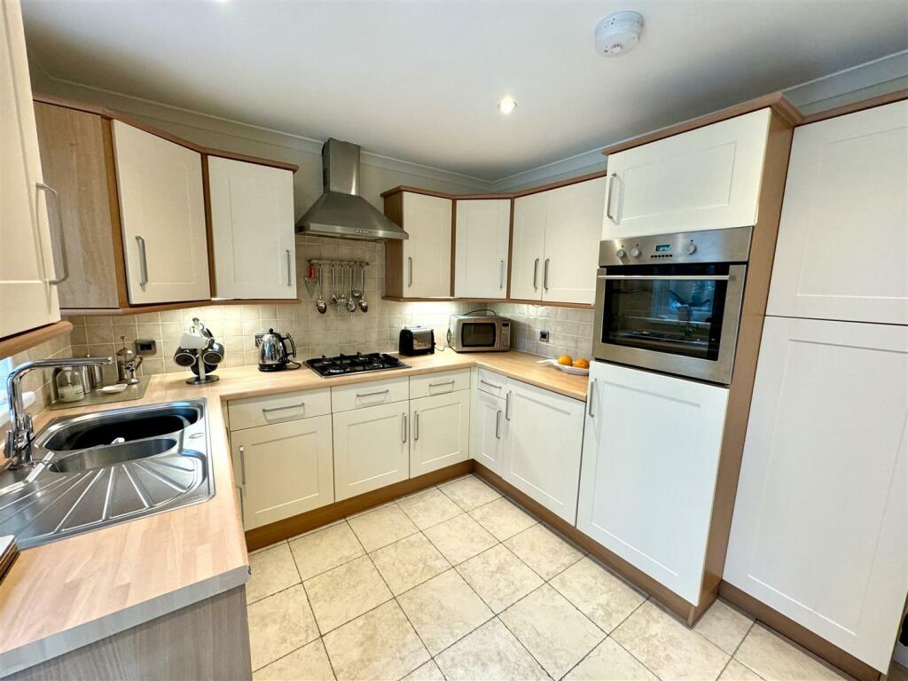 KITCHEN/BREAKFAST ROOM