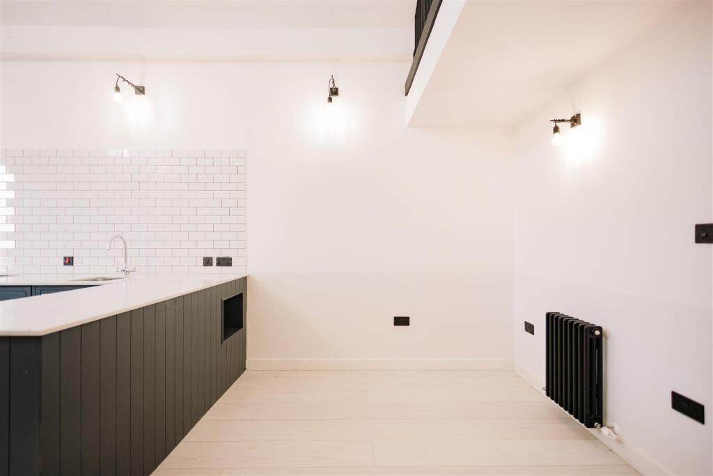 MB_visit 8_fonthill mews_8_09.jpg