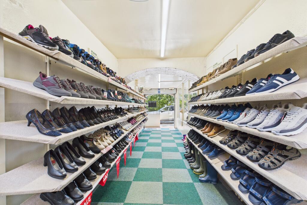 CAM04201G0-PR0094-STILL025