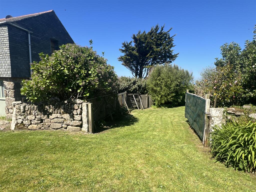Garden, Land &amp; Views