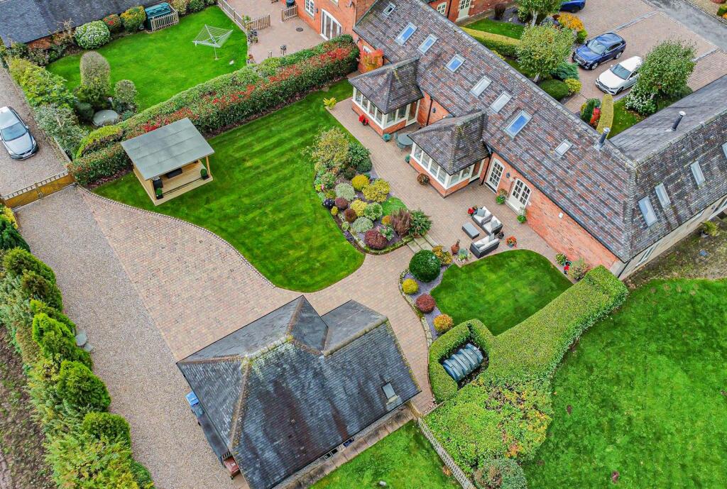 dji_fly_20251024_124102_872_1761306201218_photo_op