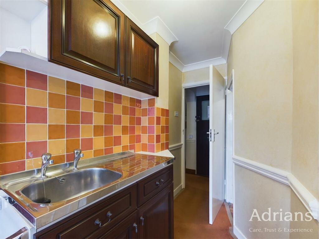 KITCHENETTE AREA