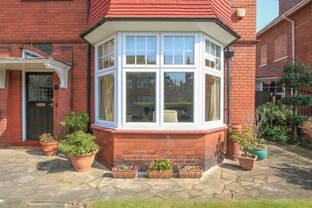 FRONT BAY WINDOW
