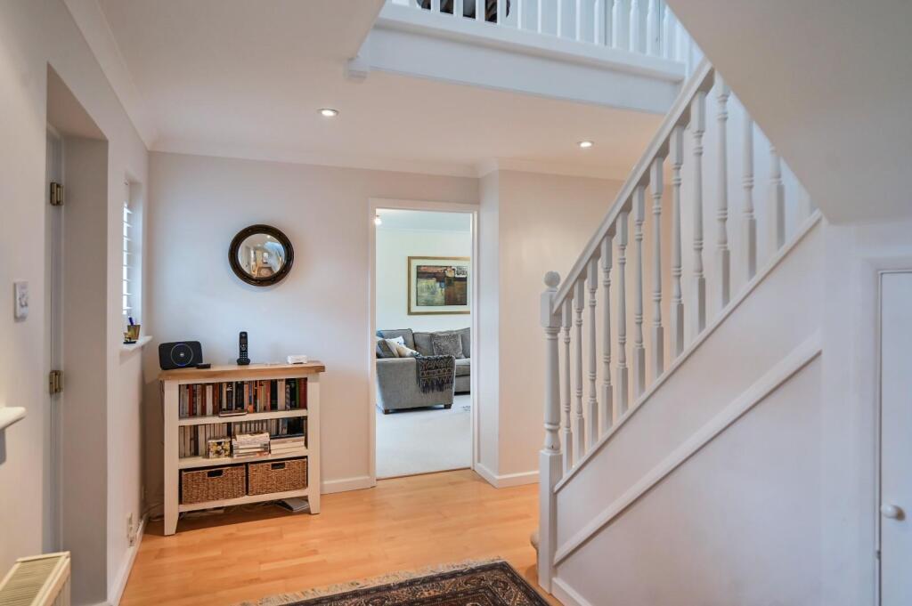 4 Church Close Ph72.jpg