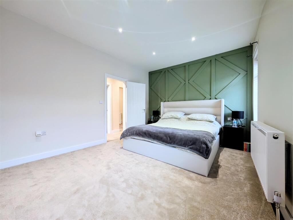bed 1 1.jpg