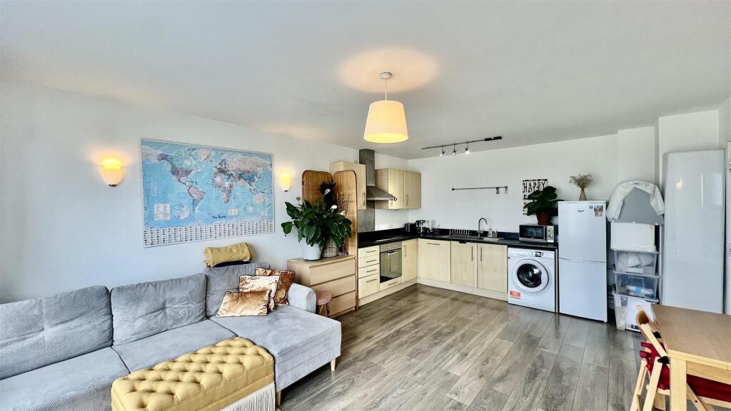 Kitchen/ Reception Room