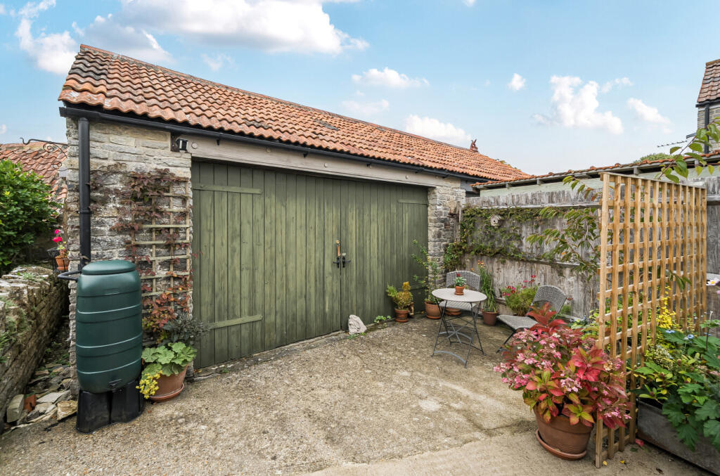 1356480-4-68cbe84...