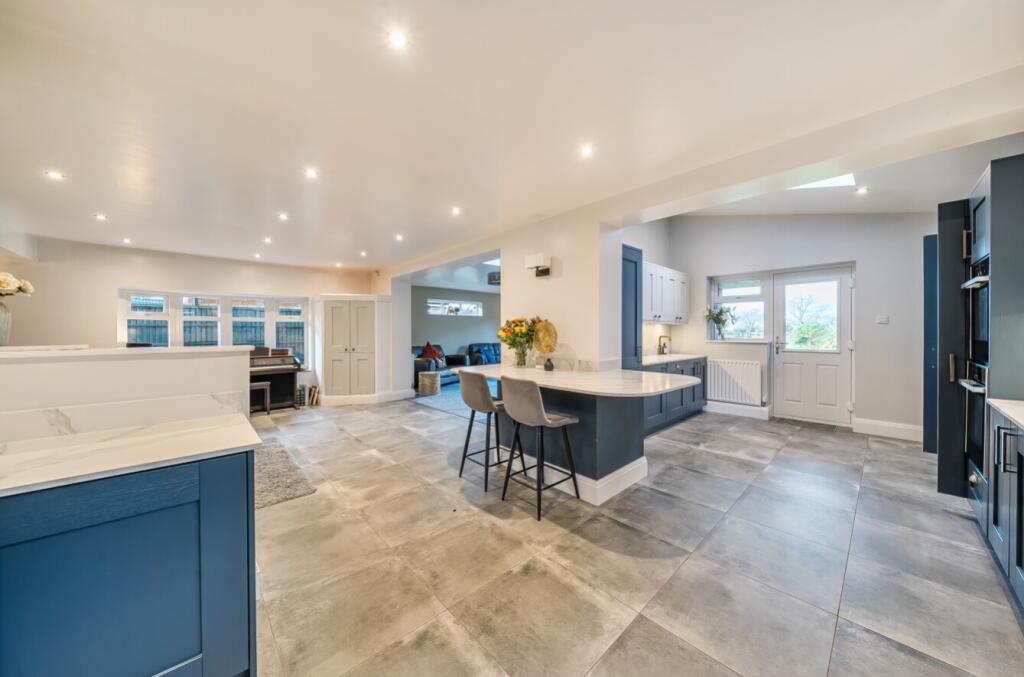 1383098-11-691dd8235fe23