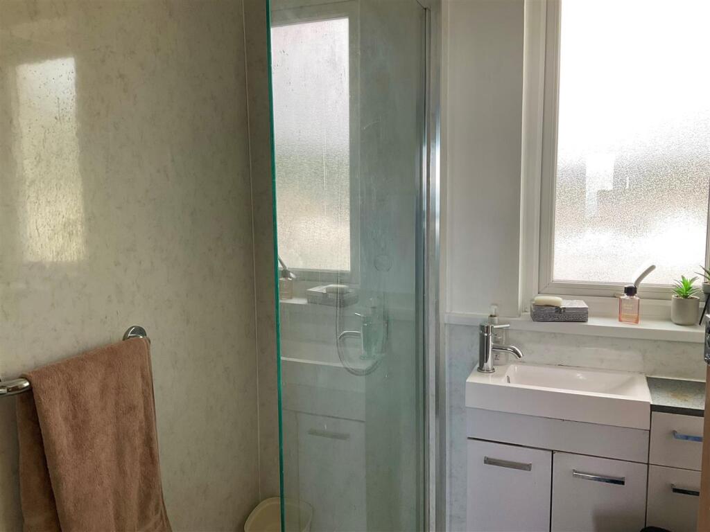 Shower Room.jpg