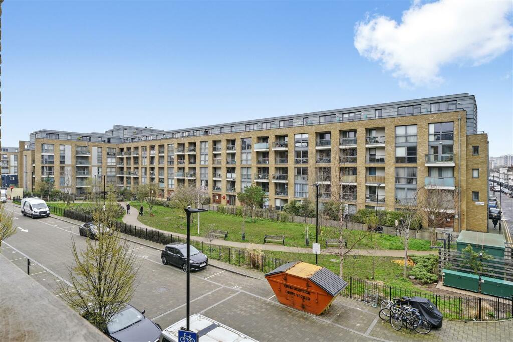 Flat 8, 11 Canalside Square - su6OMPbpZhNFbK8OHhML