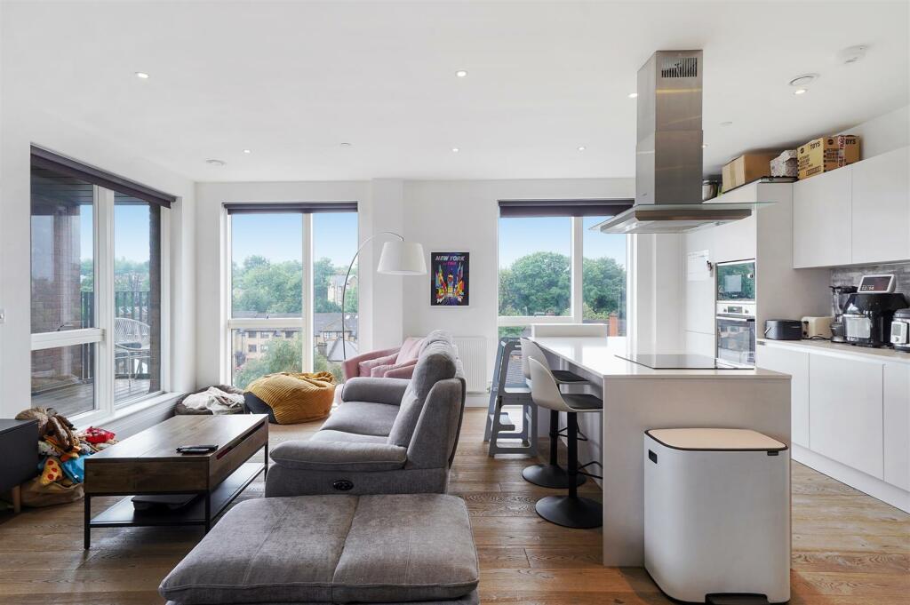 Living Room Centralis House - Property for Sale SE