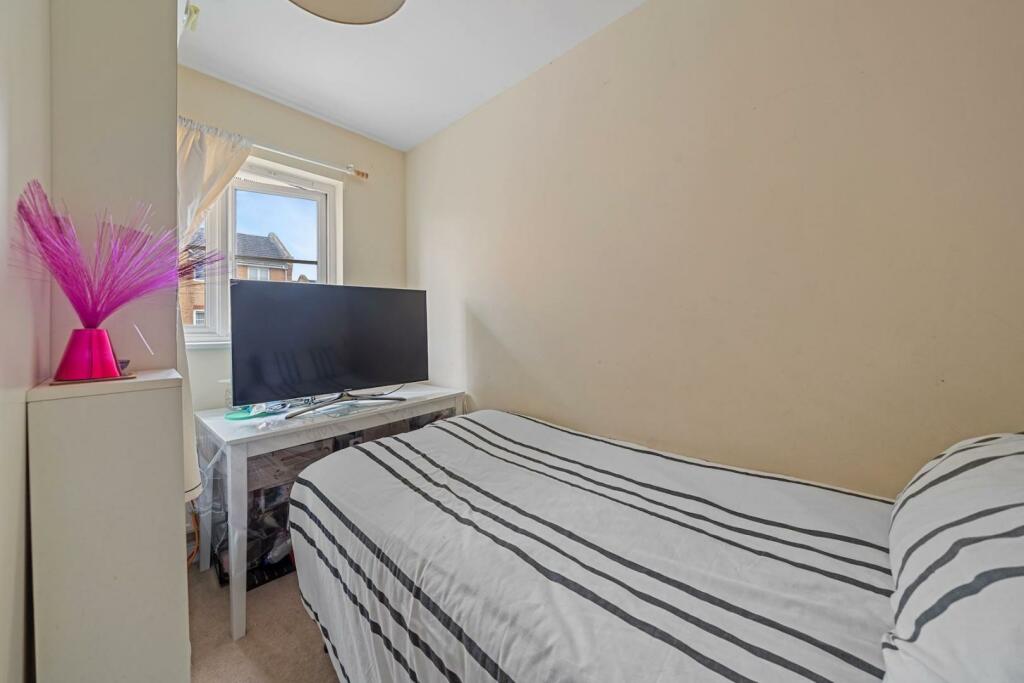02-d12581011 - NS - PropWorld - 2 Oaklands Court -