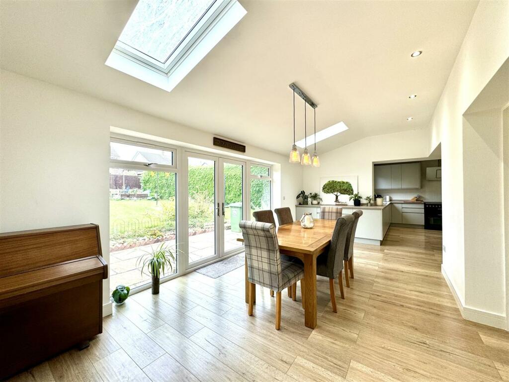 KITCHEN/DINING/FAMILY ROOM