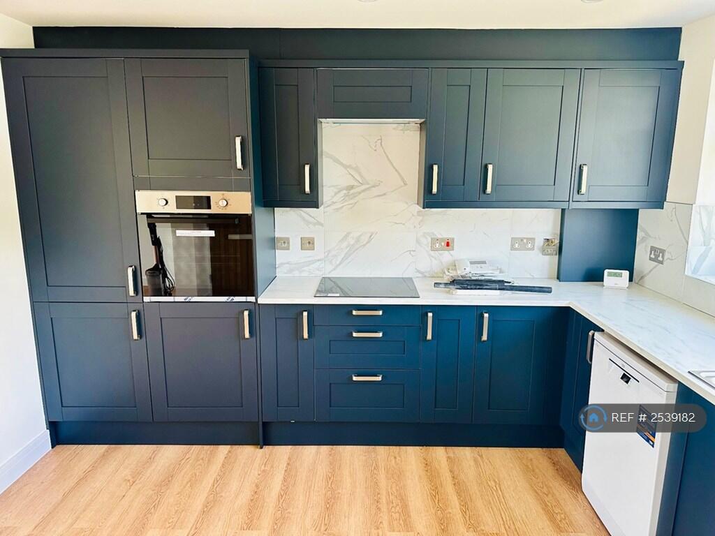 Kitchen Photo 3