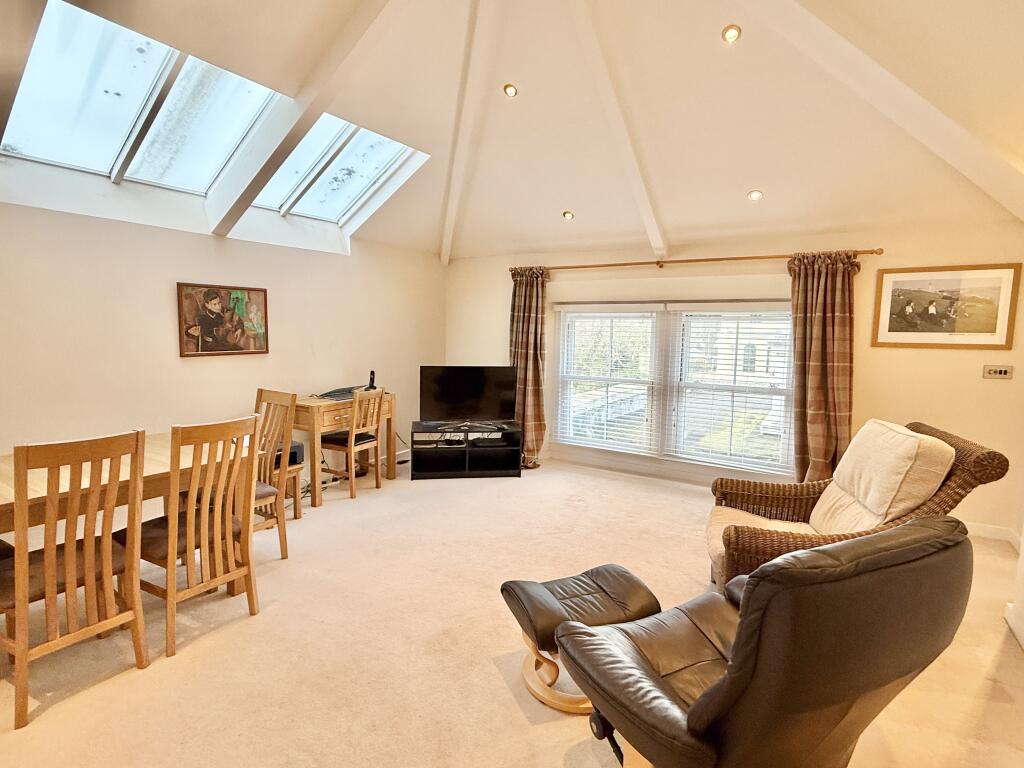 Spacious Sitting/Dining Room