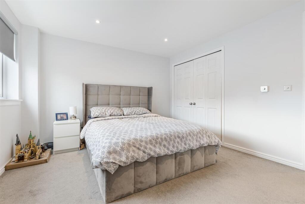 Master Bedroom 1.jpg