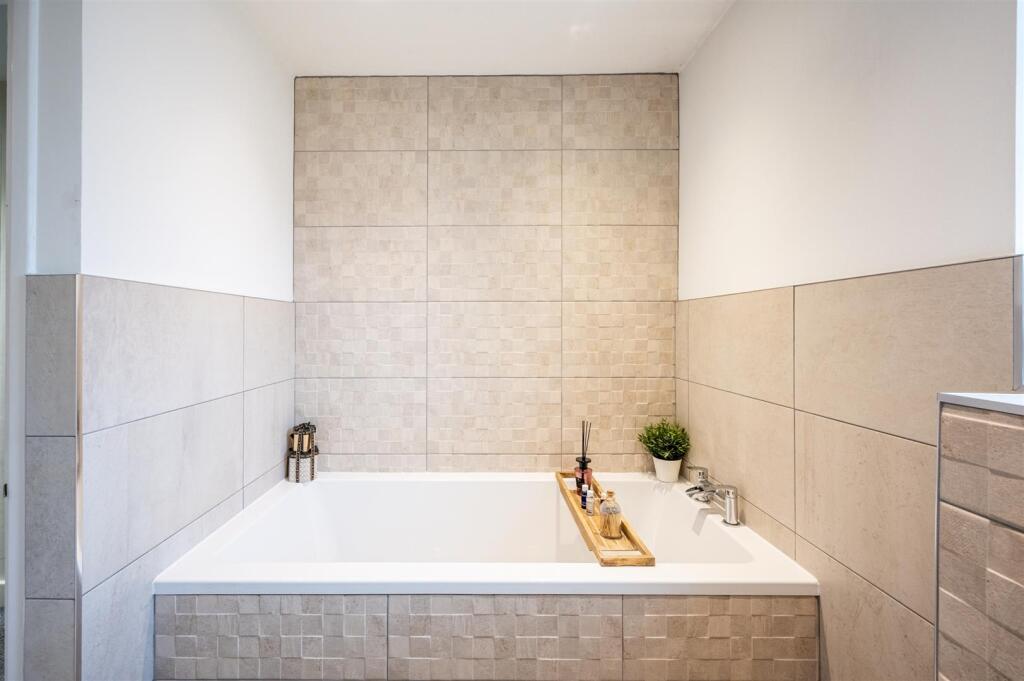 Bathroom (1).jpg