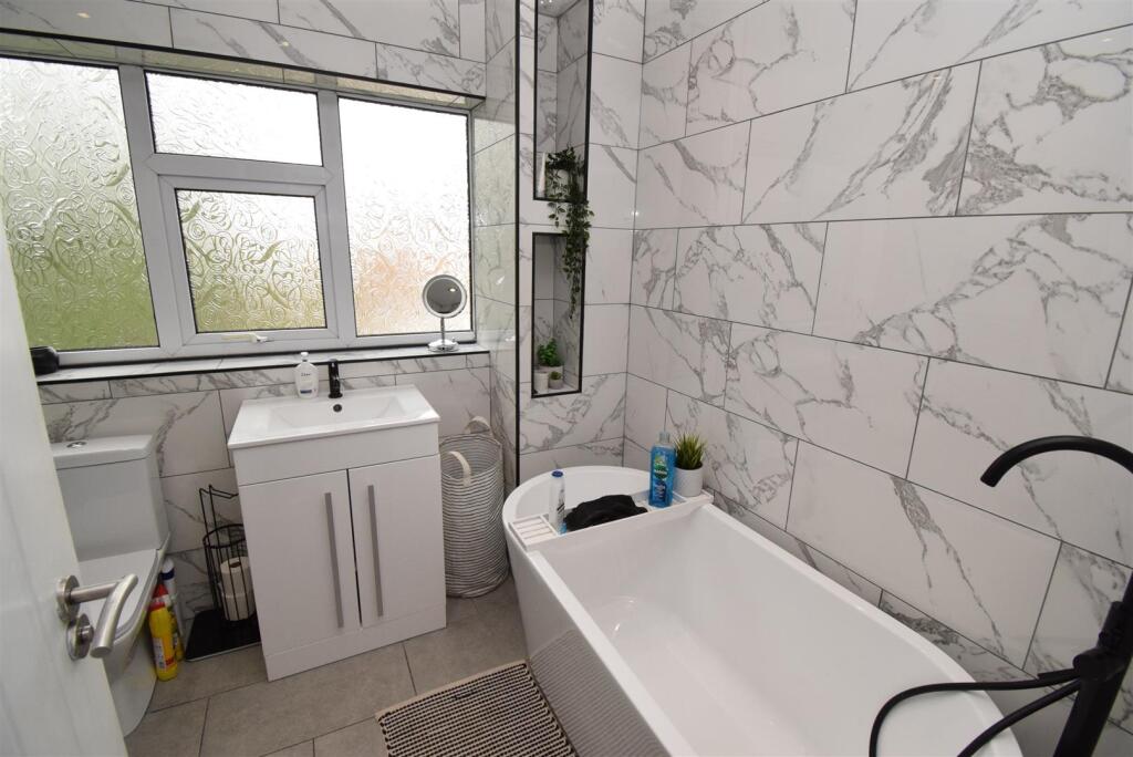 Bath/Shower Room