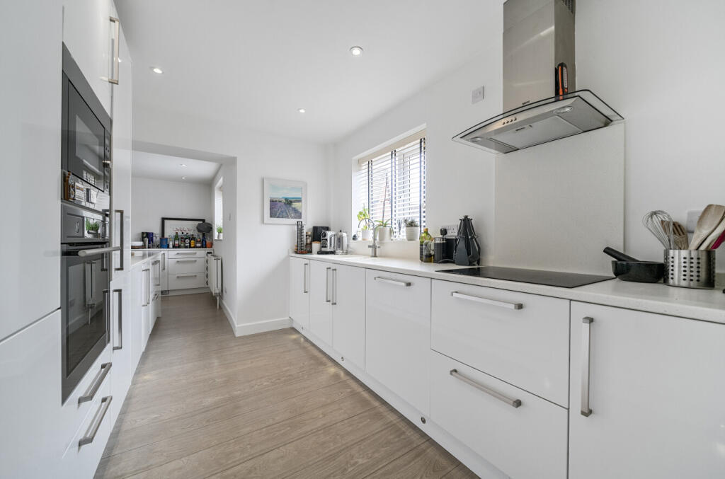 1312865-4-6855382...