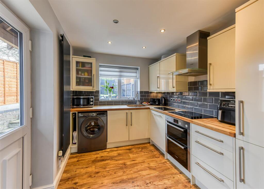 41 Millfields Way-Kitchen.jpg