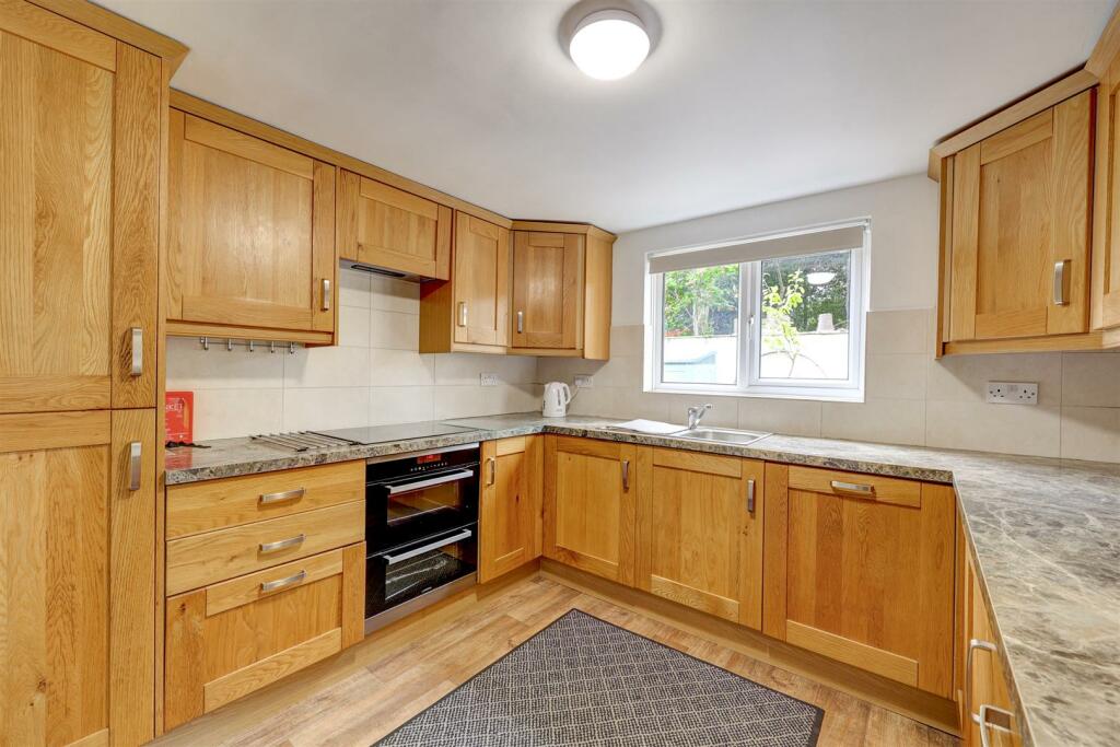 Kitchen 1.jpg