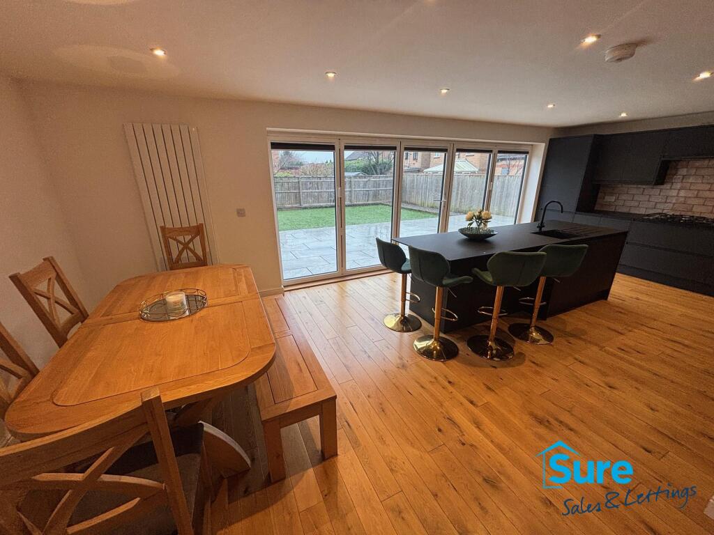 Kitchen / Dining Area