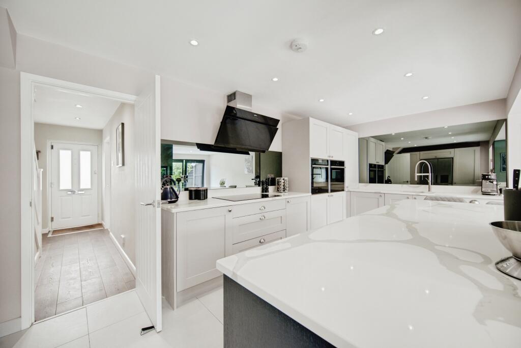 Open Plan Modern Kitchen/Dining Room