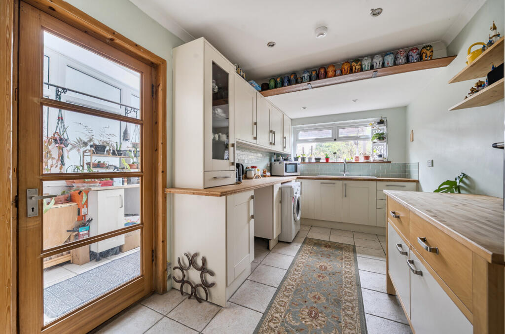 1372054-2-69023f2...