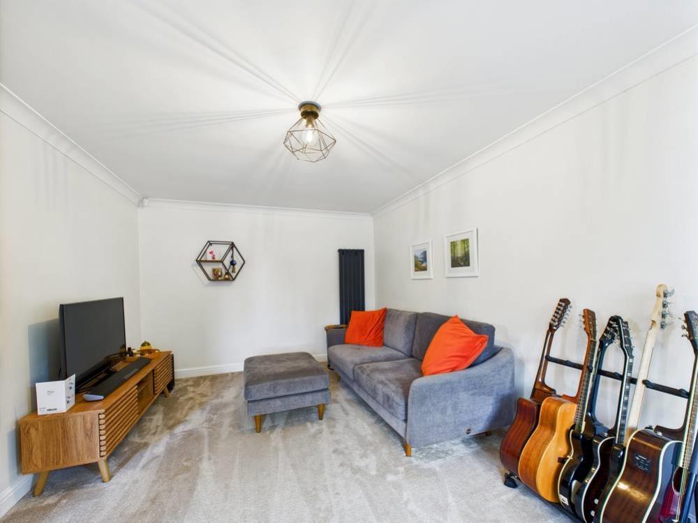 Lrg_CAM05488G0-PR0020-STILL002-thumbnail-h750-70.j