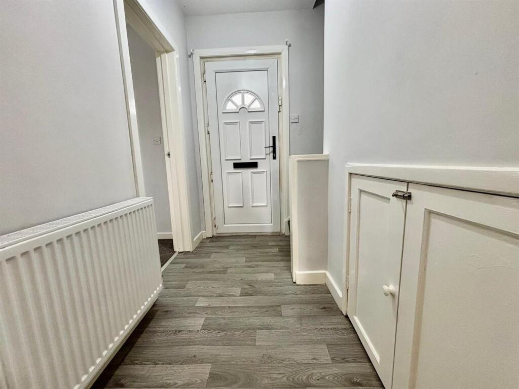 Entrance Hallway: