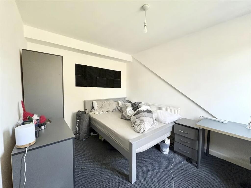4-bedroom-stude.jpg