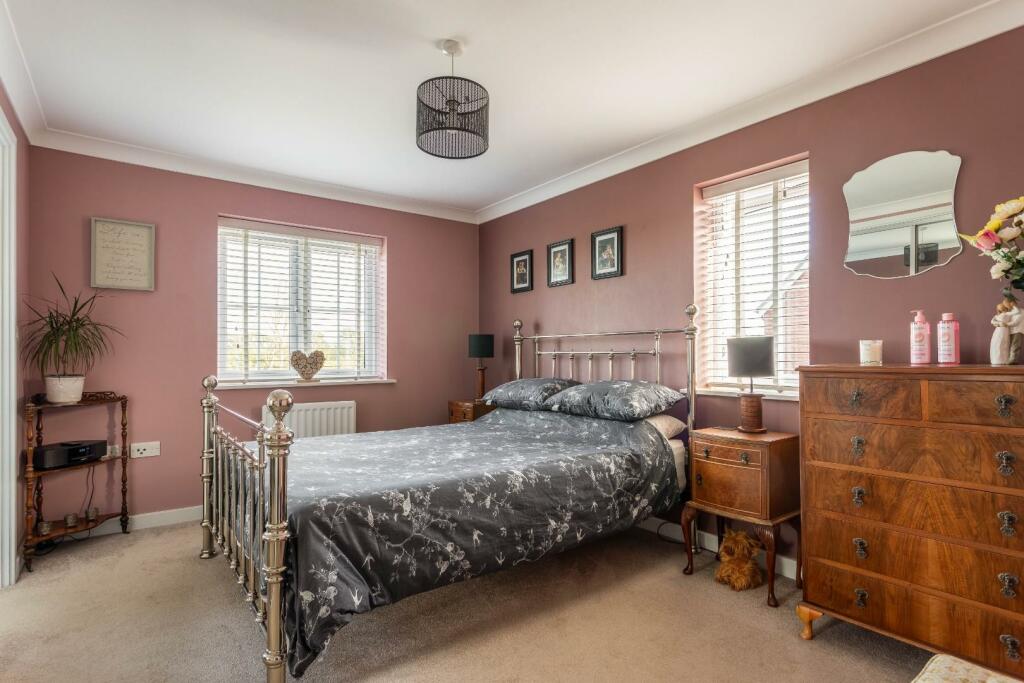 Charlwood Drive-18.jpg