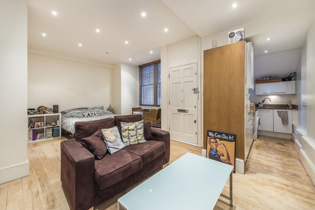 Studio Room