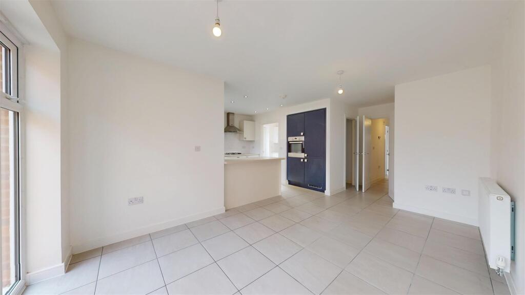 Eardley Close 4 Dining Area 2.jpg