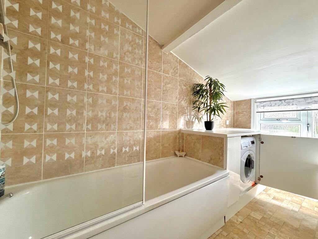 Family Bathroom Cont&#39;d