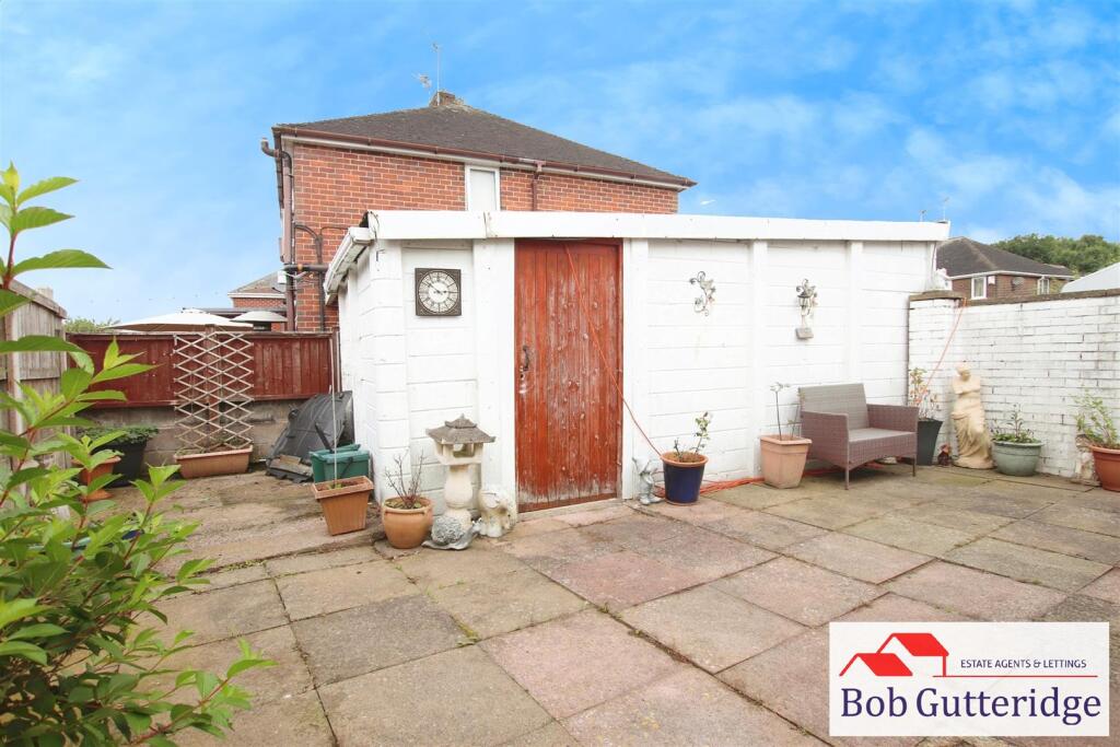 ENCLOSED REAR GARDEN