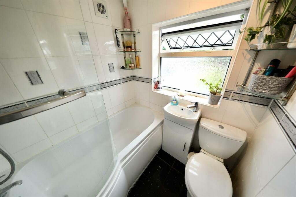 16 Bristol - Bathroom.jpg