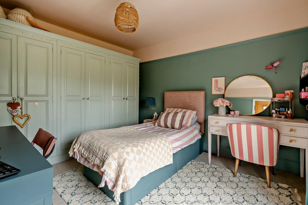 8631171-interior2...