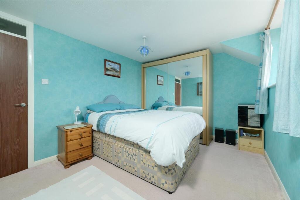 2 Cormorant Close Bedroom 1.jpeg