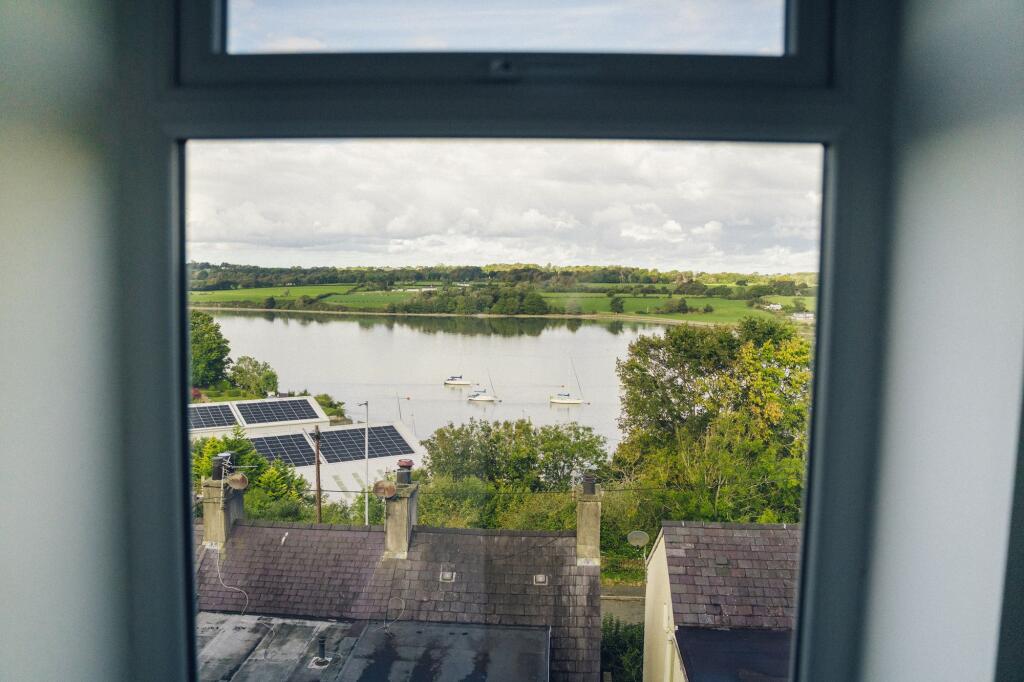 Ystafell Wely 1 / Bedroom 1